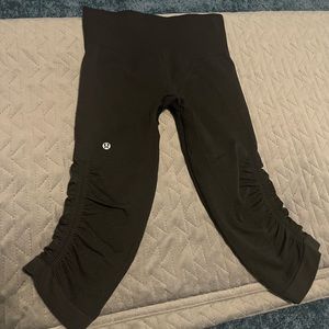 38. Lululemon Ebb & Flow Crop Charcoal Gray *Cracked Logo, Gusset Stitch